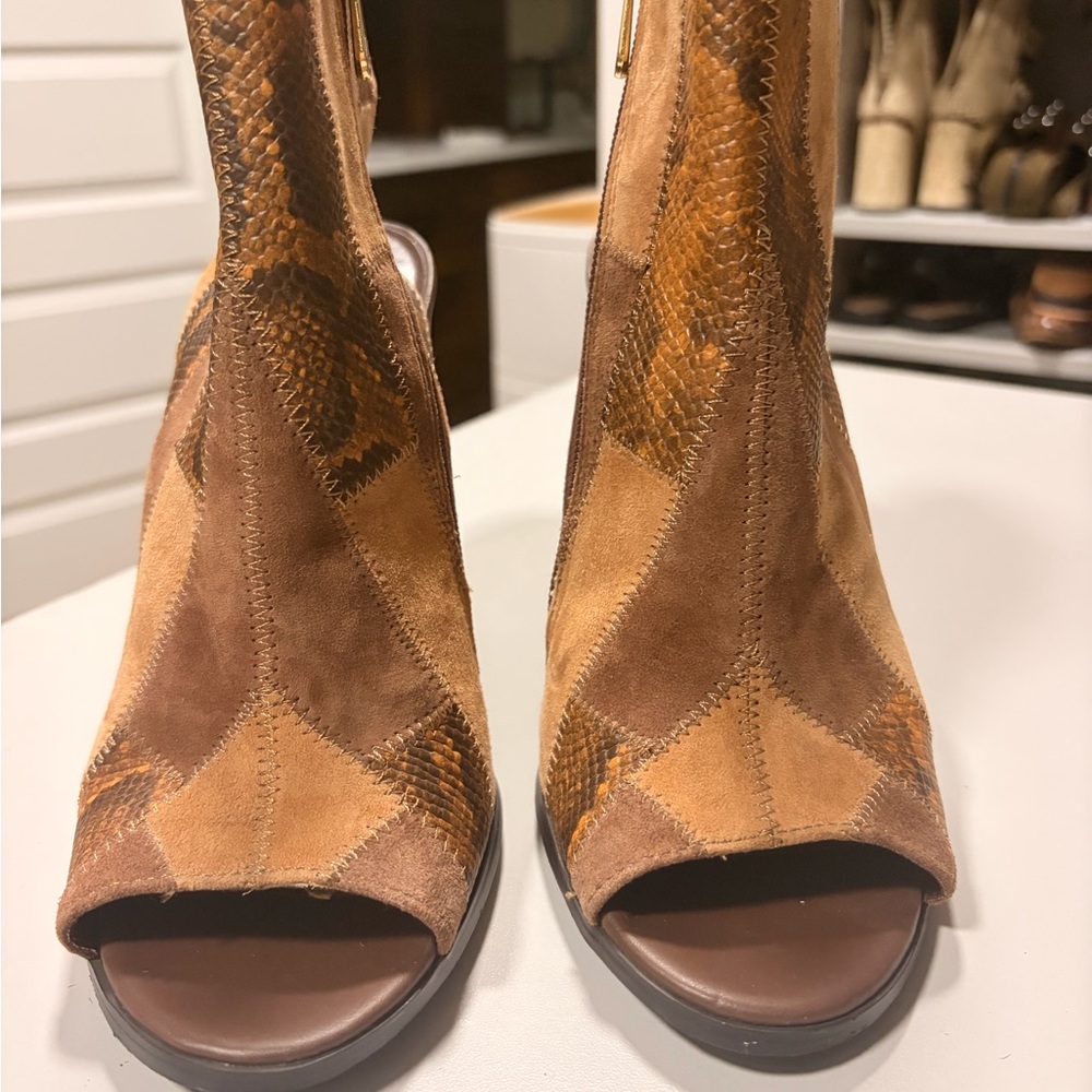 C. Wonder Tan and Brown Patchwork Suede Open-Toe Mules